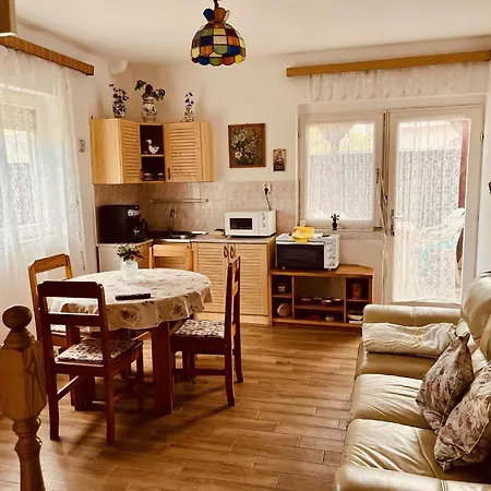 Fenyves Beach House * Balatonfenyves
