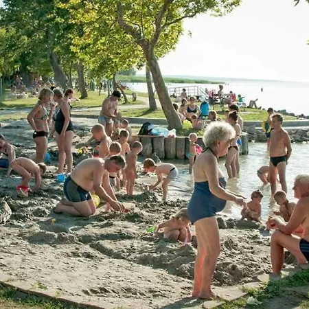 Apartament Fenyves House *