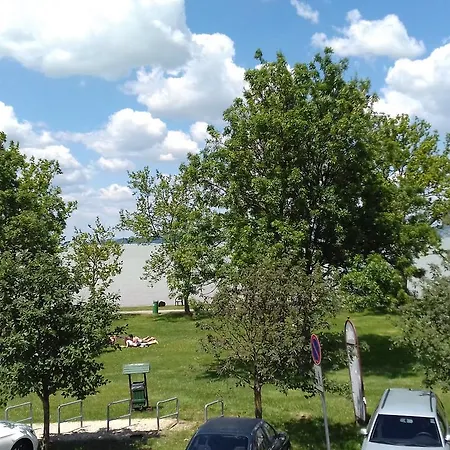 Apartament Fenyves House